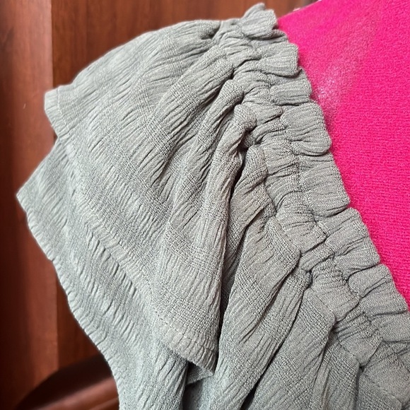 Express   NWT   Beautiful On/off shoulder Blouse  front tie up   Cropped  Size L - Picture 3 of 13